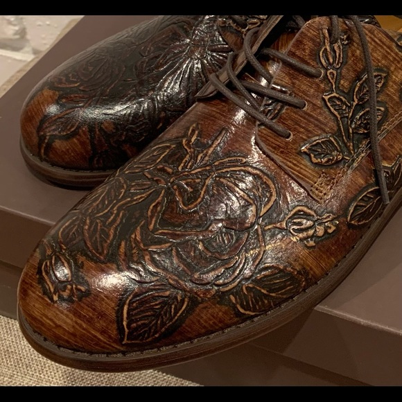 Patricia Nash Silvio Leather Round Toe Oxfords - Picture 4 of 8